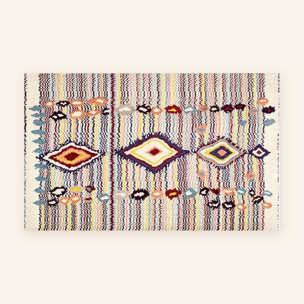 Tapis berbère coloré Tuka, écru à brins colorés, vu à plat