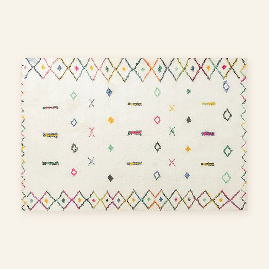 Tapis berbère coloré Tadmit, écru à touches colorées, vu à plat