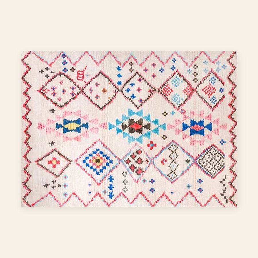 Tapis berbère coloré Tamassant, losanges rose et turquoise, vu à plat