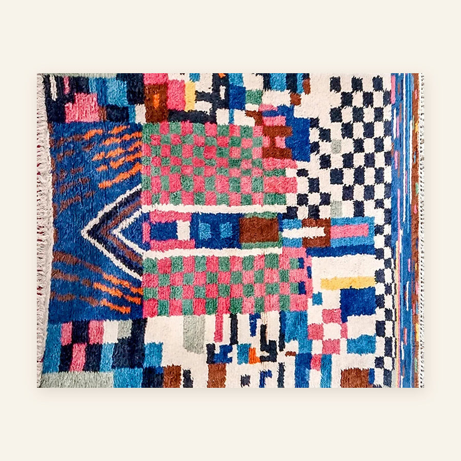 Tapis berbère coloré Tifsa, écru et damier coloré, vu à plat