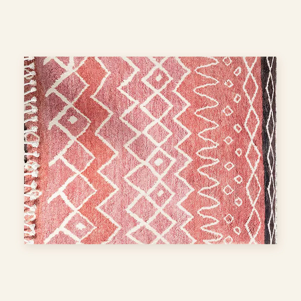 Tapis berbère coloré Itri, rose terracotta, vu à plat