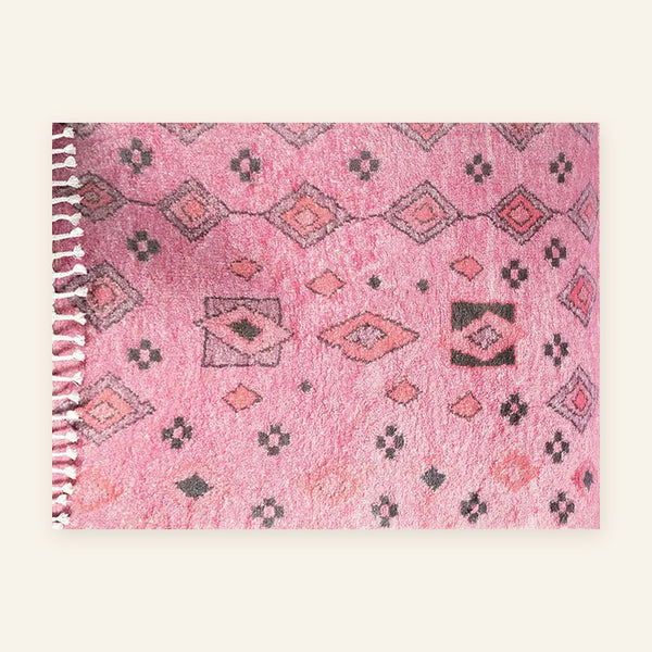 Tapis berbère coloré Amanar, rose poudré, vu à plat