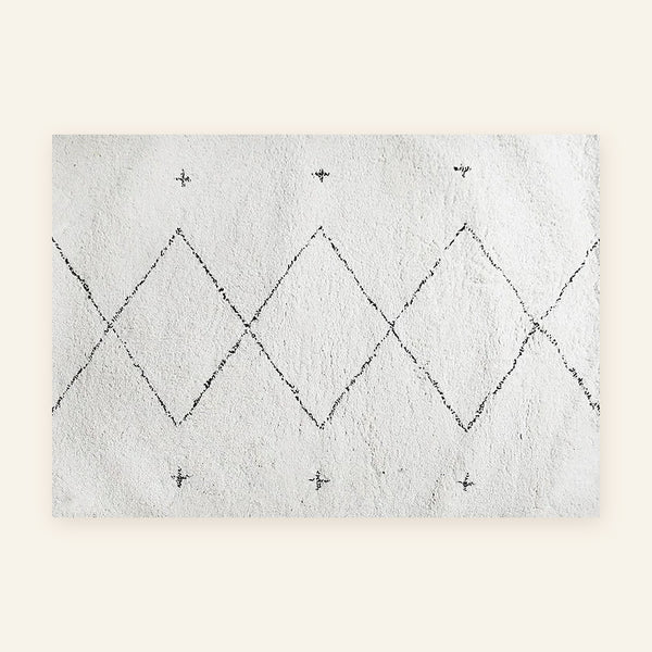 Tapis Beni Ouarain Tifawt, blanc, losanges et croix, vu à plat