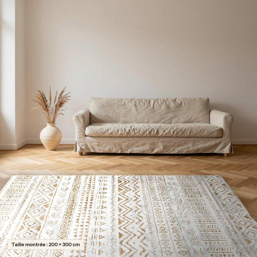 Tapis Beni Ouarain Tasafut, bandes taupe posé dans un salon, taille 200 × 300 cm