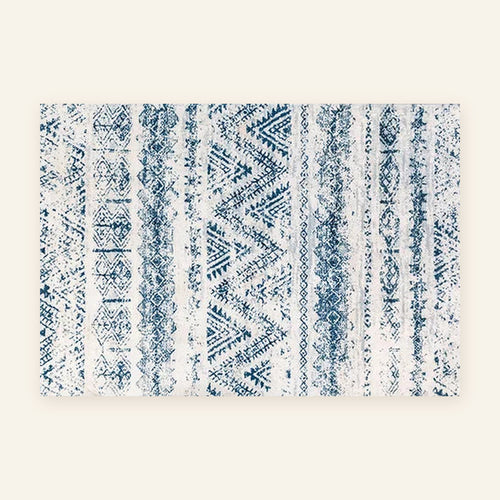 Tapis Beni Ouarain Taskurt, bandes bleu délavé, vu à plat