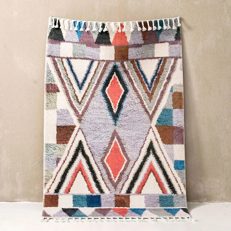 Tapis berbère coloré Numinsa, écru et chevrons colorés, vu de dessus